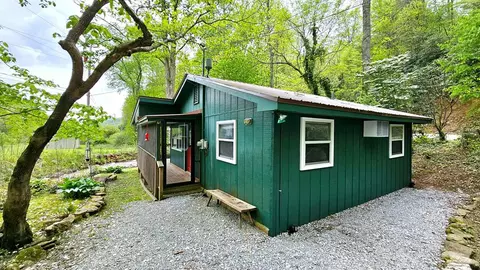2009 Poplar Cove Rd, Franklin, NC 28734