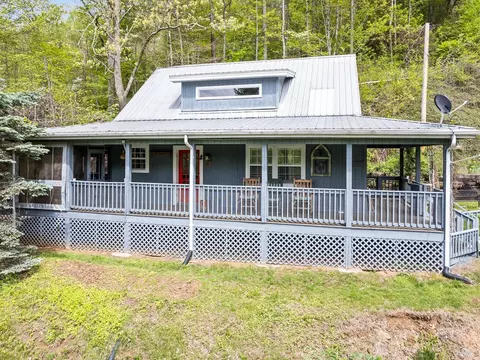 195 Three Springs Rd, Sylva, NC 28779 photo 2