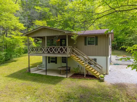 1187 Watauga Rd, Franklin, NC 28734