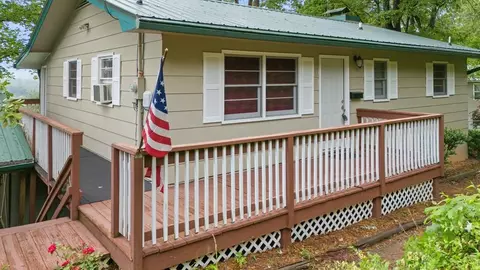 445 Town Mountain Dr, Franklin, NC 28734