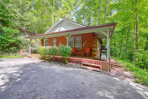 1500 Mountain Laurel Rd, Whittier, NC 28789