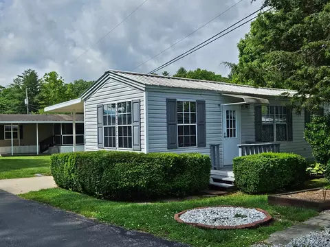 80 Pine Ave, Franklin, NC 28734