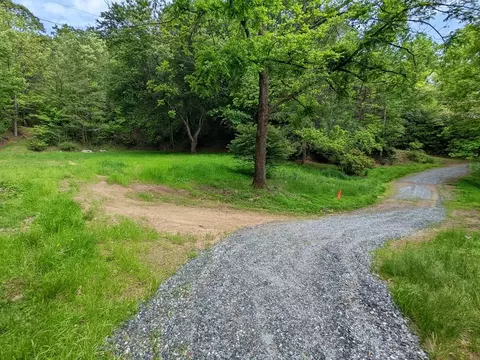 402 Bradley Creek Rd, Franklin, NC 28734