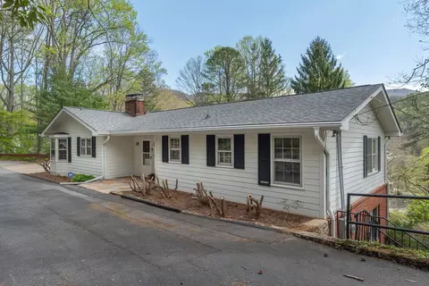 220 Ridge Rd, Waynesville, NC 28786