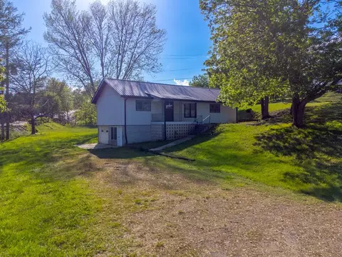 395 Porter St, Franklin, NC 28734