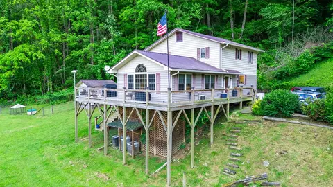 763 Ela Ln, Bryson City, NC 28713