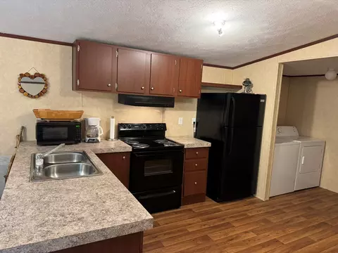 Kitchen - 200 Rainbo, Sylva, NC 28779 photo 2 of 2