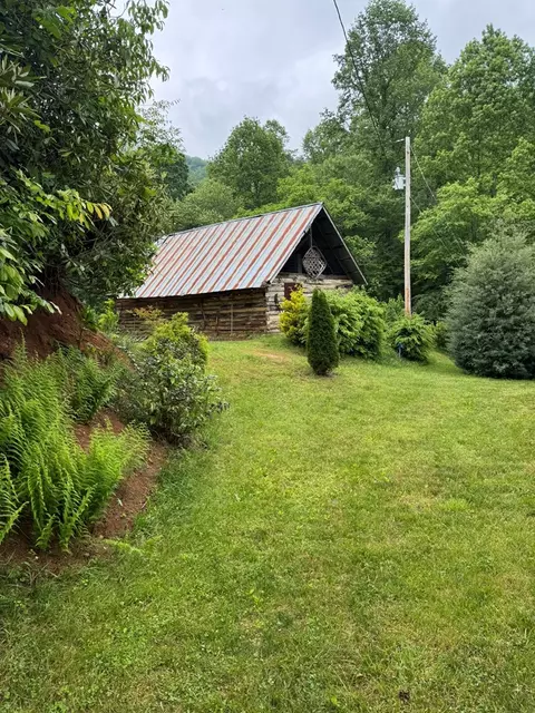 Exterior - 200 Rainbo, Sylva, NC 28779 photo 6 of 14