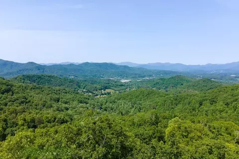 321 Enchanted Mountain Ests, Franklin, NC 28734