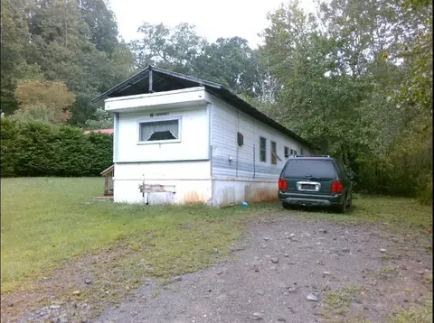51 Collins Ln, Franklin, NC 28734