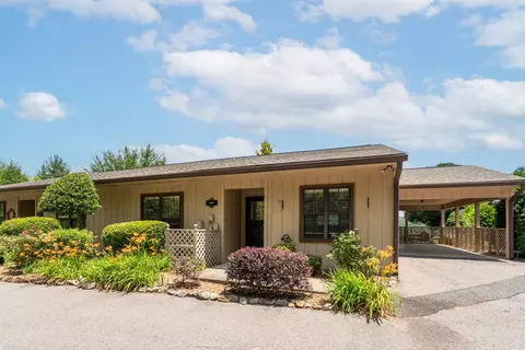 230 Ridgecrest Villas Dr # B, Franklin, NC 28734
