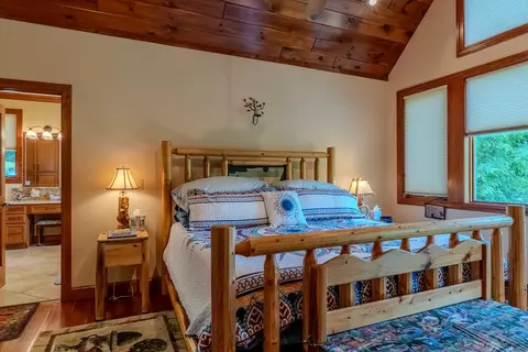 Bedroom - 1562 Garnet Rd, Sylva, NC 28779 photo 3 of 5