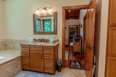 Bath - 1562 Garnet Rd, Sylva, NC 28779 photo 8 of 12