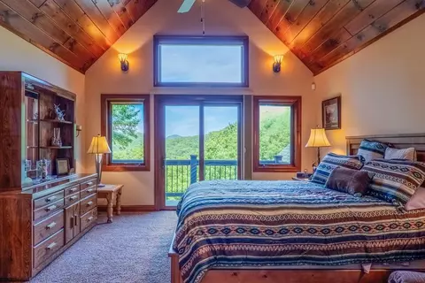 Bedroom - 1562 Garnet Rd, Sylva, NC 28779 photo 4 of 5