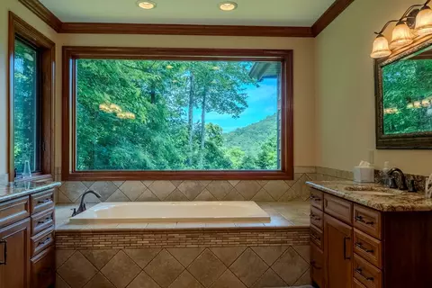 Bath - 1562 Garnet Rd, Sylva, NC 28779 photo 2 of 12