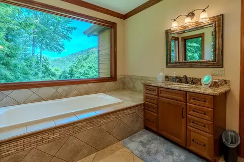 Bath - 1562 Garnet Rd, Sylva, NC 28779 photo 3 of 12