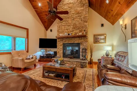 Living - 1562 Garnet Rd, Sylva, NC 28779 photo 2 of 5