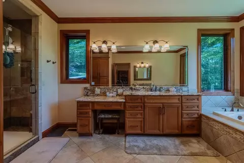 Bath - 1562 Garnet Rd, Sylva, NC 28779 photo 7 of 12