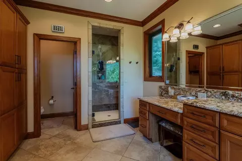 Bath - 1562 Garnet Rd, Sylva, NC 28779 photo 4 of 12