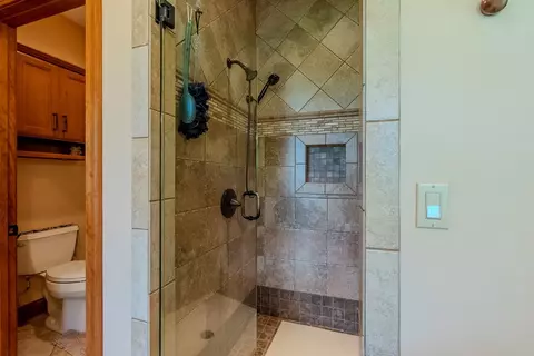 Bath - 1562 Garnet Rd, Sylva, NC 28779 photo 6 of 12