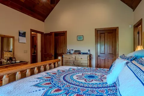 Bedroom - 1562 Garnet Rd, Sylva, NC 28779 photo 2 of 5
