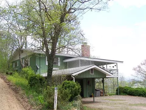 97 Lakeview Cir, Franklin, NC 28734