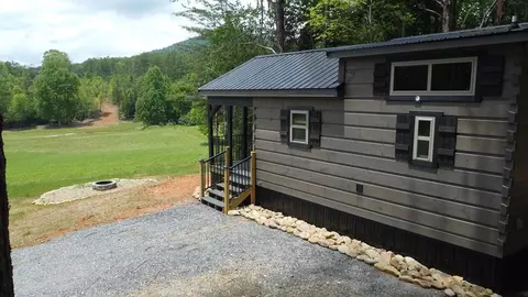 932 Snow Hill Rd, Franklin, NC 28734