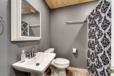 Bath - 178 Potts Community Rd, Sylva, NC 28779 photo 2 of 2
