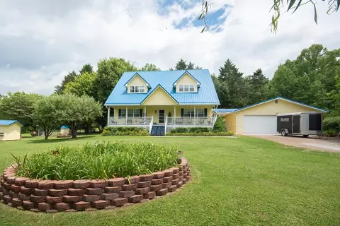246 Jordan Dr, Franklin, NC 28734