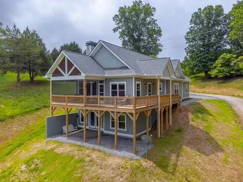 292 Jackson Heights Dr, Franklin, NC 28734