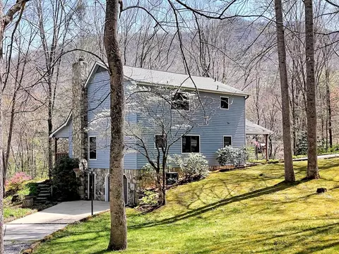 100 Tsali Dr, Waynesville, NC 28785