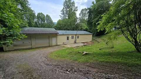 300 Lightning Bug Ln, Waynesville, NC 28786