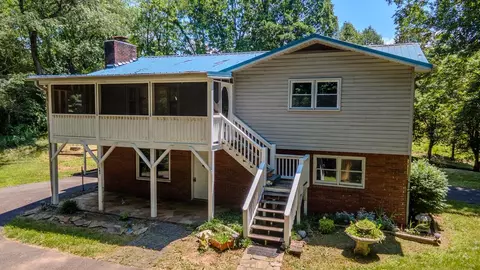 153 Church Hill Ln, Franklin, NC 28734