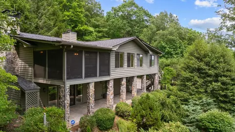 1030 Country Club Dr, Franklin, NC 28734