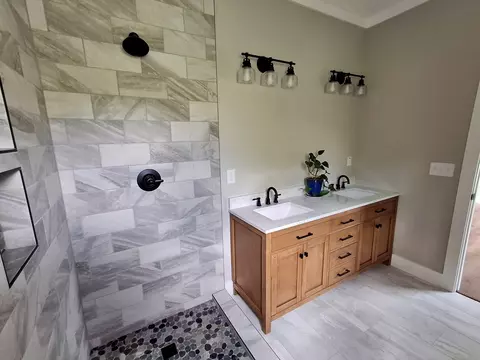 Bath - 288 Blue Cedar Rd, Sylva, NC 28779 photo 1 of 4