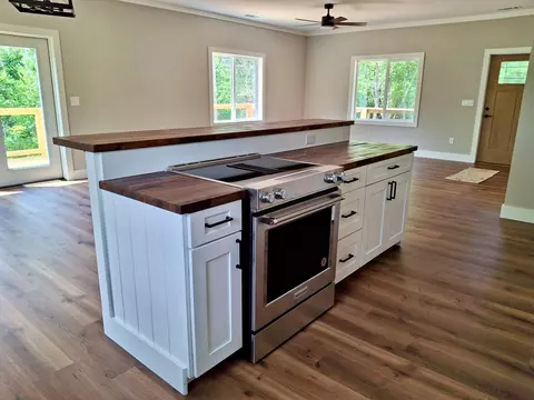 Kitchen - 288 Blue Cedar Rd, Sylva, NC 28779 photo 2 of 7
