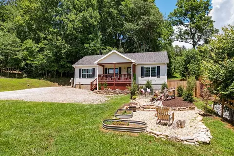 61 Eight Belles Dr, Franklin, NC 28734