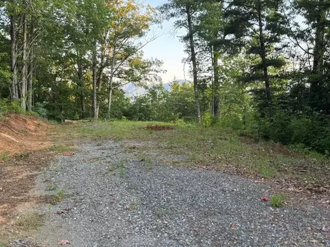 528 Maggies Ave, Bryson City, NC 28713