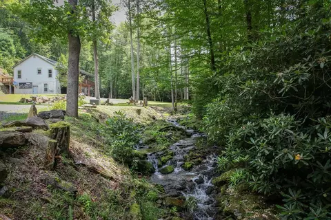 3183 Franks Creek Rd, Robbinsville, NC 28771