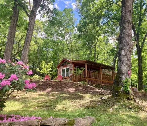 9 Bear Pen Cv, Franklin, NC 28734 photo 2