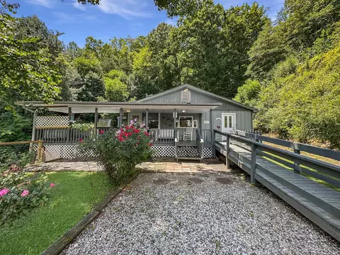 333 Round Hill Rd, Bryson City, NC 28713
