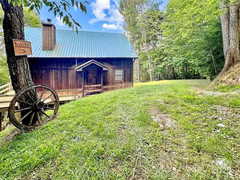 236 Valleyview Dr, Topton, NC 28781