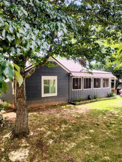 125 Hillside St, Franklin, NC 28734