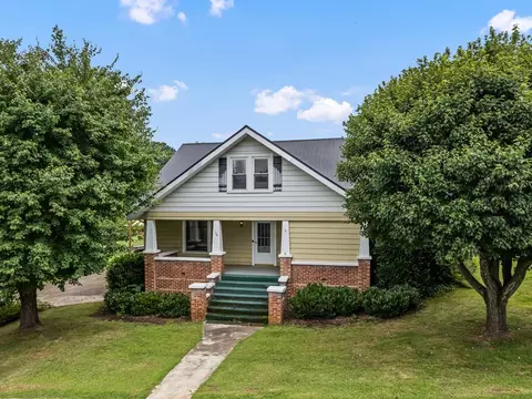 173 Wesley St, Canton, NC 28716