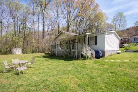51 Level Ln, Franklin, NC 28734