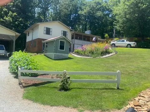 94 Crestview Hts, Franklin, NC 28734