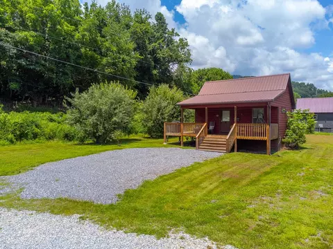 216 Toot Hollow Cir, Bryson City, NC 28713