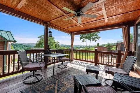 316 Thumpers Trl, Franklin, NC 28734