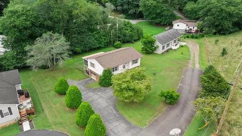 26 Meadowbrook Ct, Franklin, NC 28734