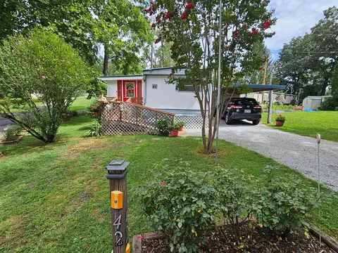 3610 Apt 42 Highlands Rd, Franklin, NC 28734